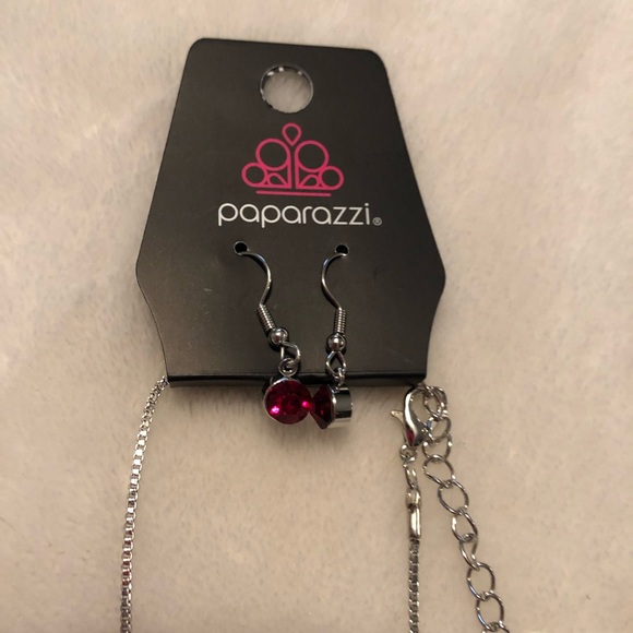 Paparazzi Lockdown my heart red necklace with earrings - Picture 3 of 3